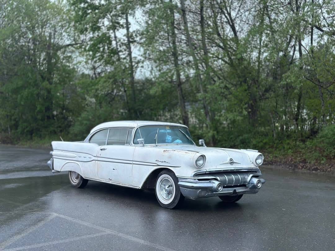 Pontiac-Chieftain-1957