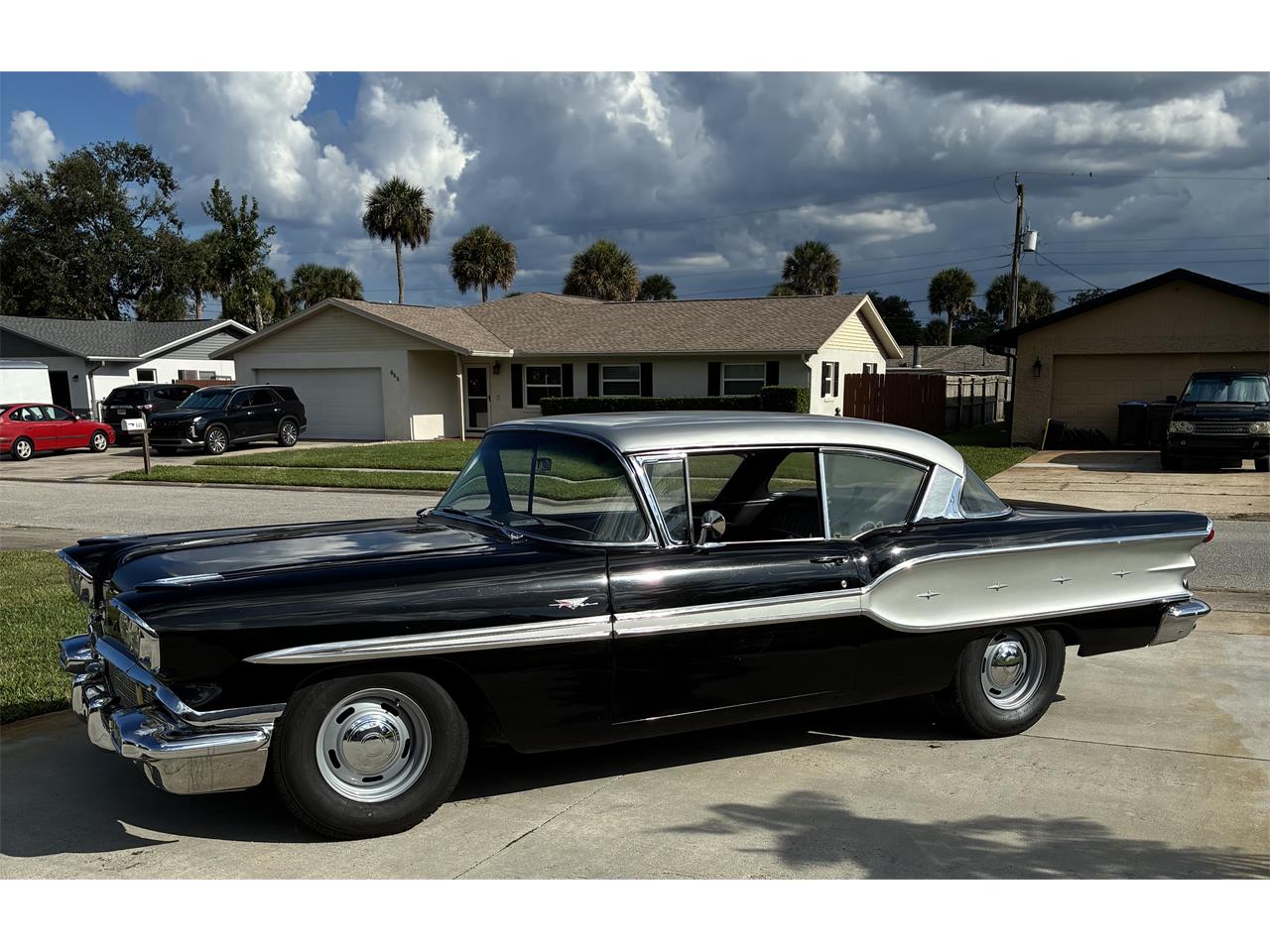 Pontiac-Chieftain-1958-BLACK-amp-SILVER-BLACK-amp-SILVER