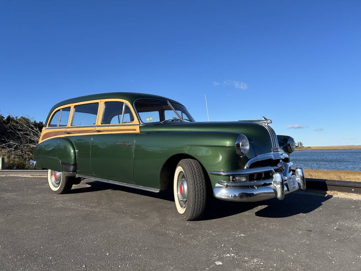 Pontiac-De-luxe-station-wagon-1952