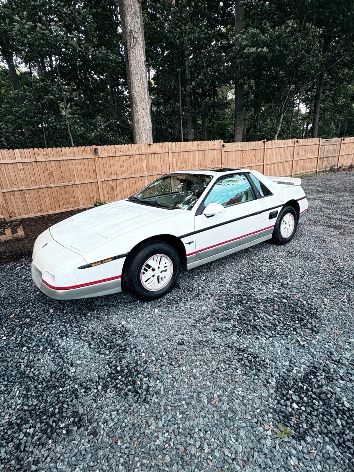 Pontiac-Fiero-1984-Coupe