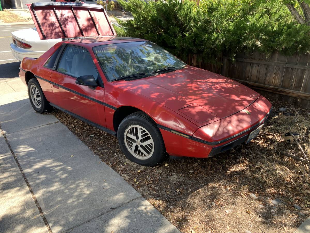 Pontiac-Fiero-1984-red
