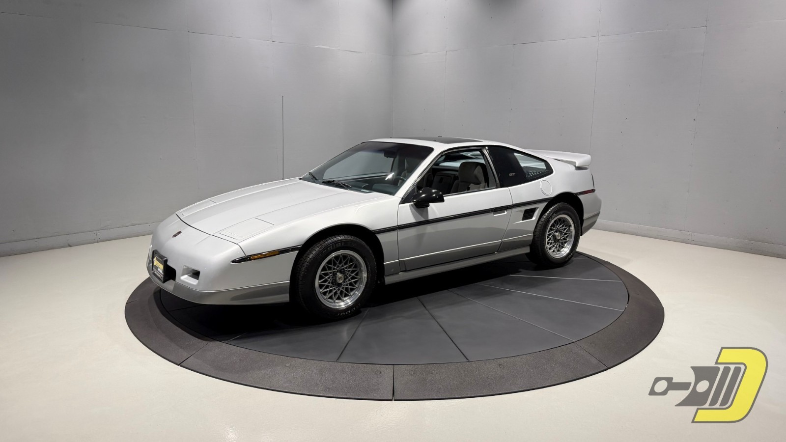 Pontiac-Fiero-1987-Coupe-Gray