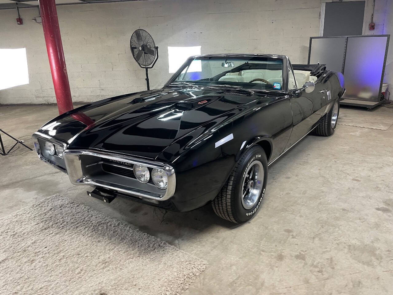Pontiac-Firebird-1967-Black-White