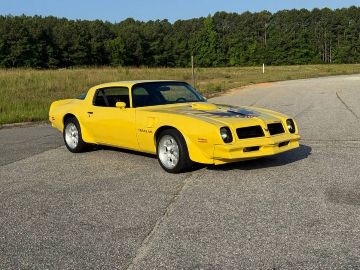 Pontiac-Firebird-1976-Yellow