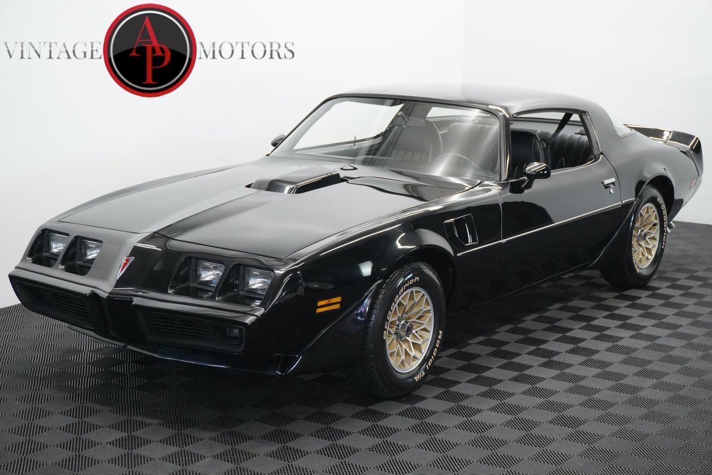 Pontiac-Firebird-1981-Coupe-Black