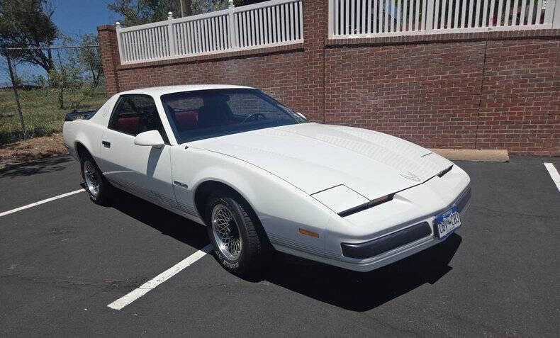 Pontiac-Firebird-1985-White-Red