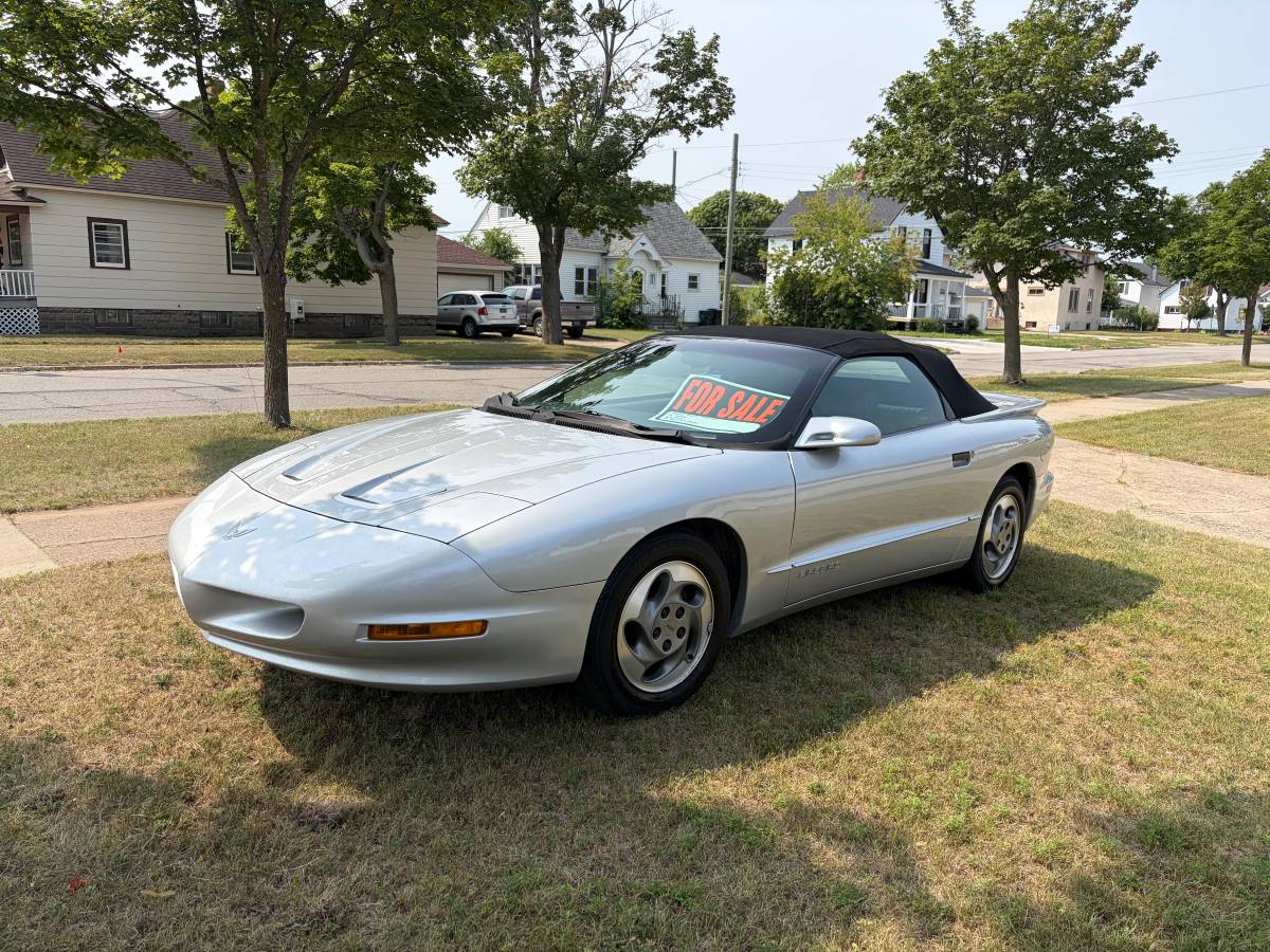 Pontiac-Firebird-1995-Gray