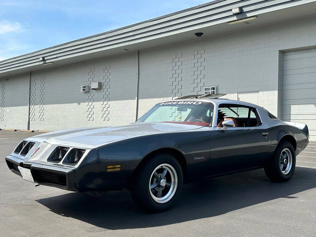 Pontiac-Firebird-coupe-1980
