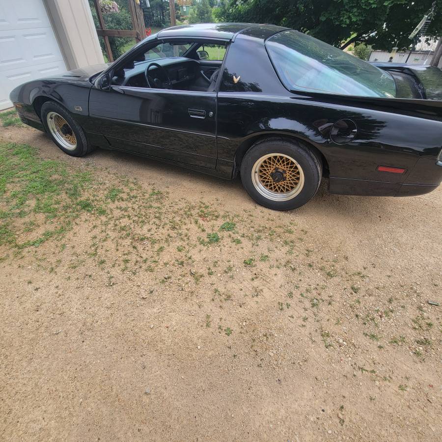 Pontiac-Firebird-gta-1988-black