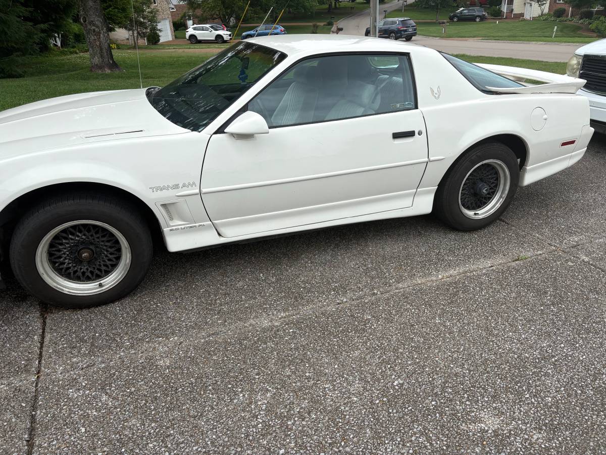 Pontiac-Firebird-trans-am-1989-white