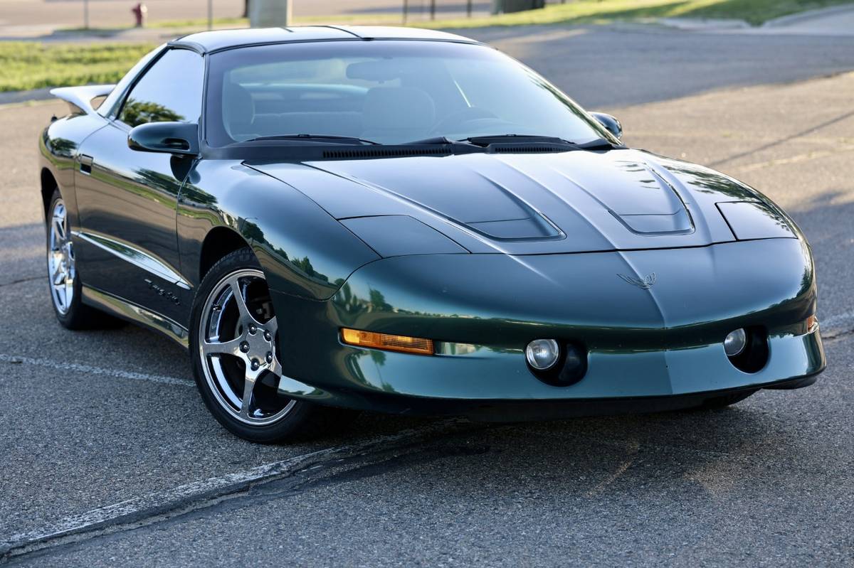 Pontiac-Firebird-trans-am-1996-green