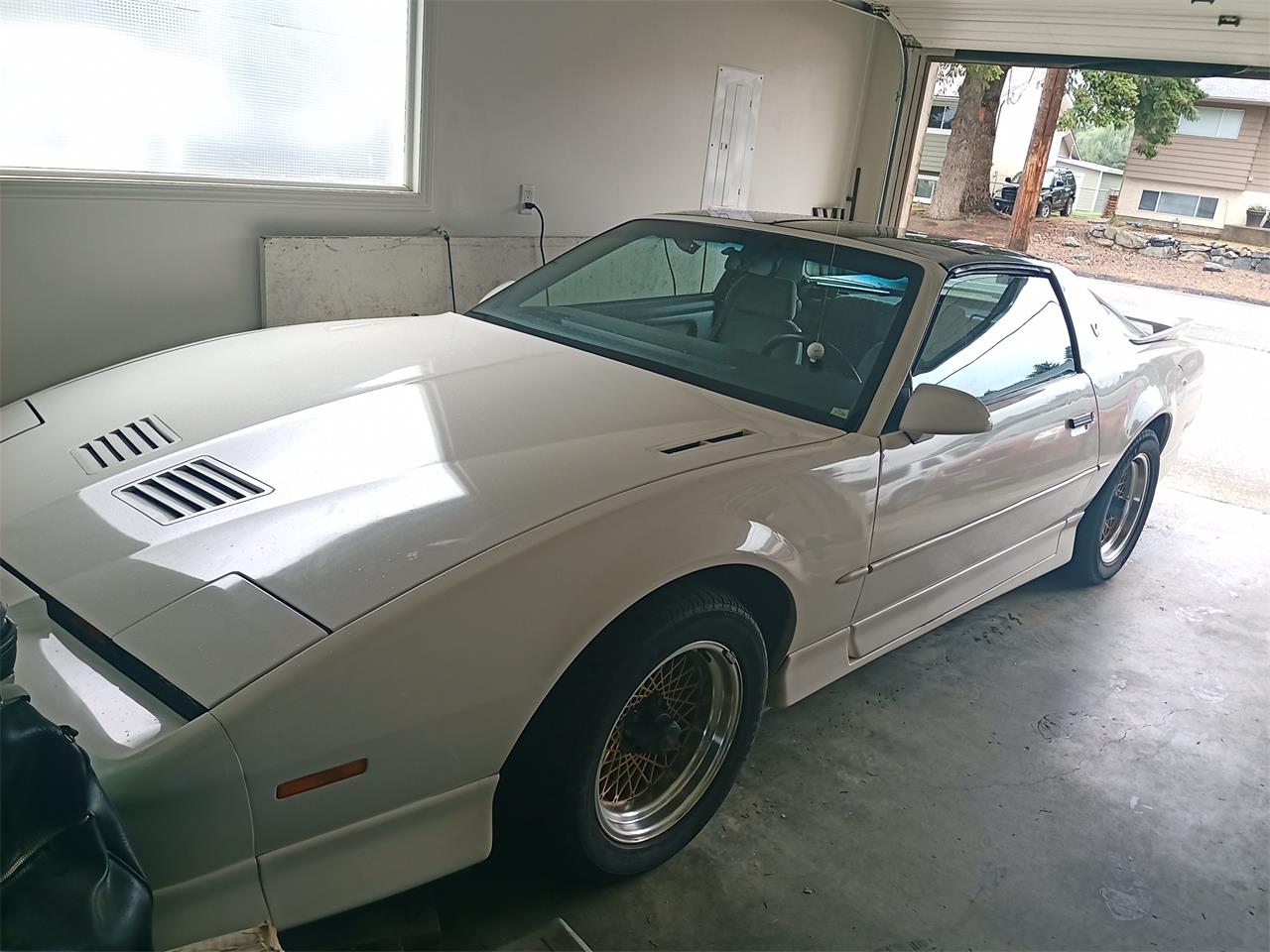 Pontiac-Firebird-trans-am-gta-1989-White-Grey