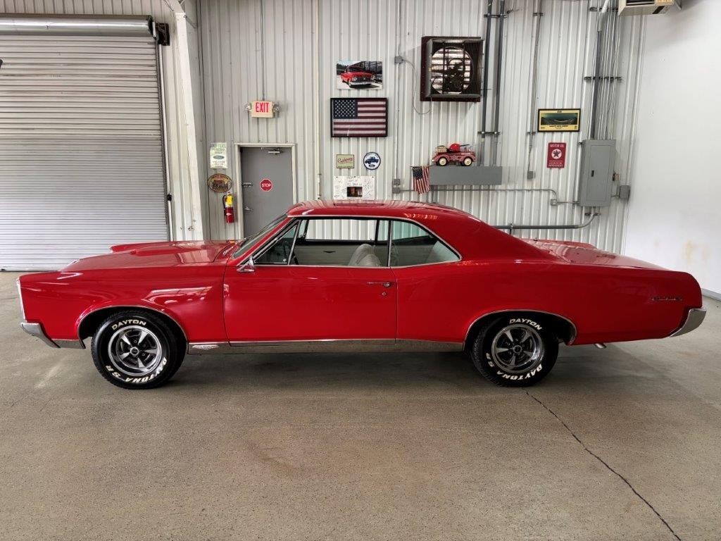 Pontiac-GTO-1967-White
