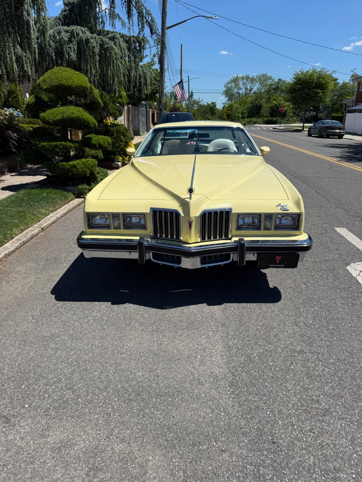 Pontiac-Grand-Prix-1977-Coupe