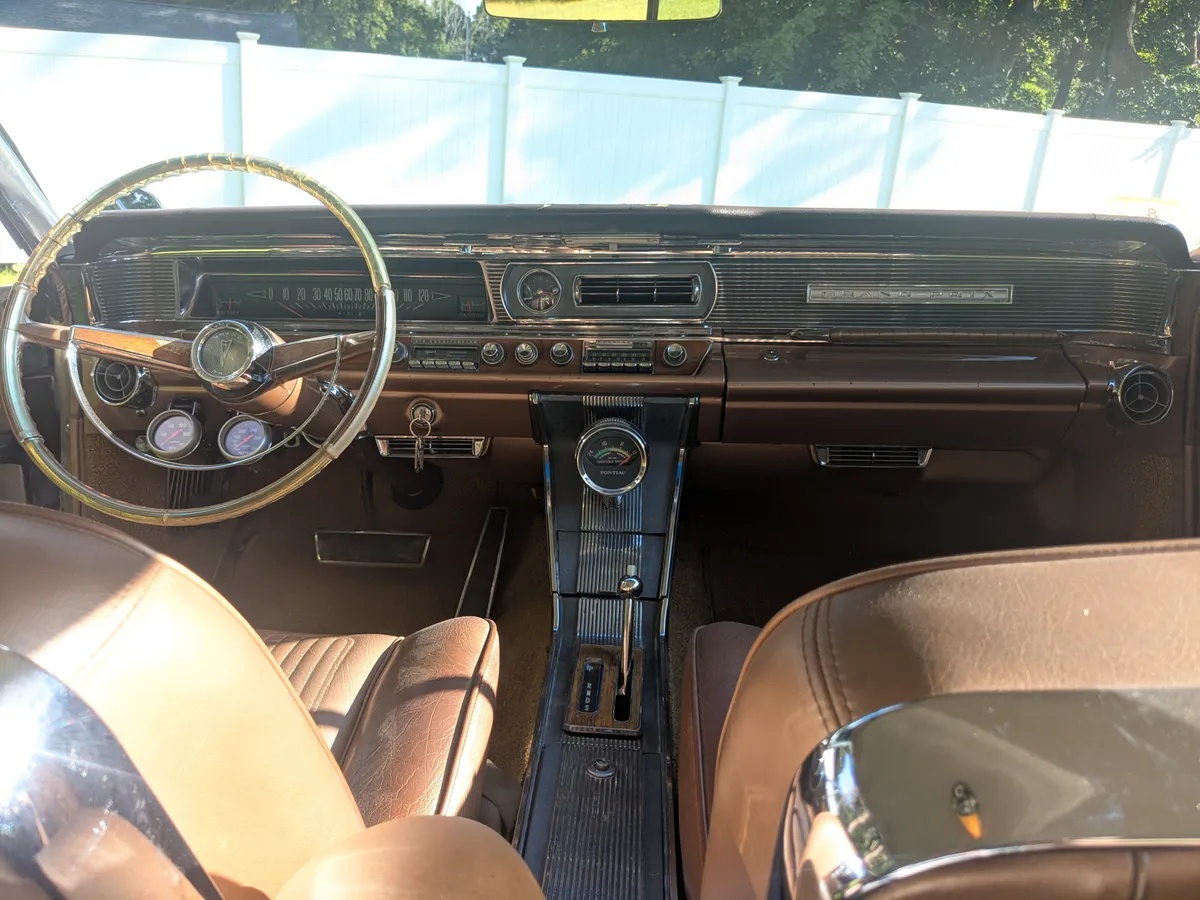 Pontiac-Grand-prix-1964-Gold-Gold