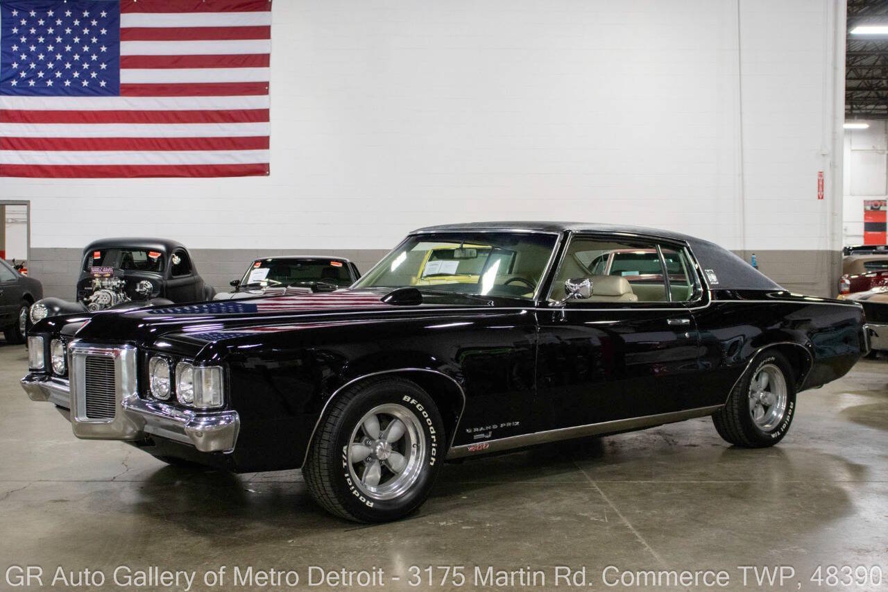 Pontiac-Grand-prix-1969-Black-Starlight