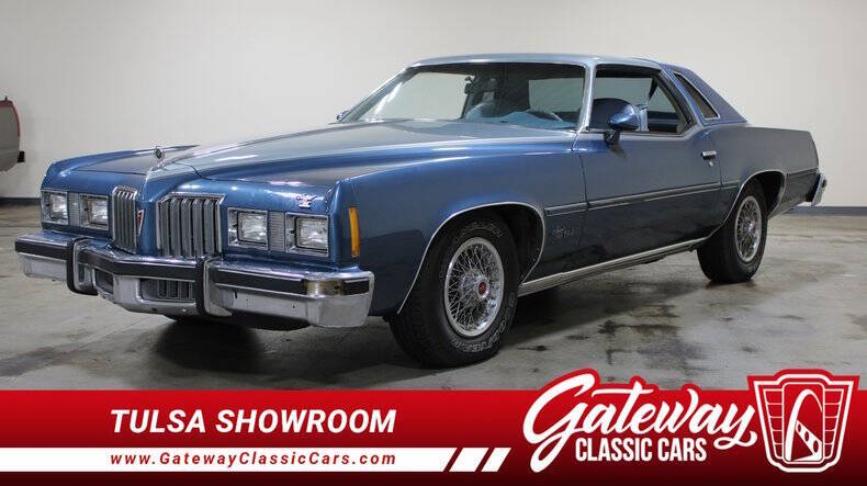 Pontiac-Grand-prix-1977-Blue-And-Silver-Light-Blue