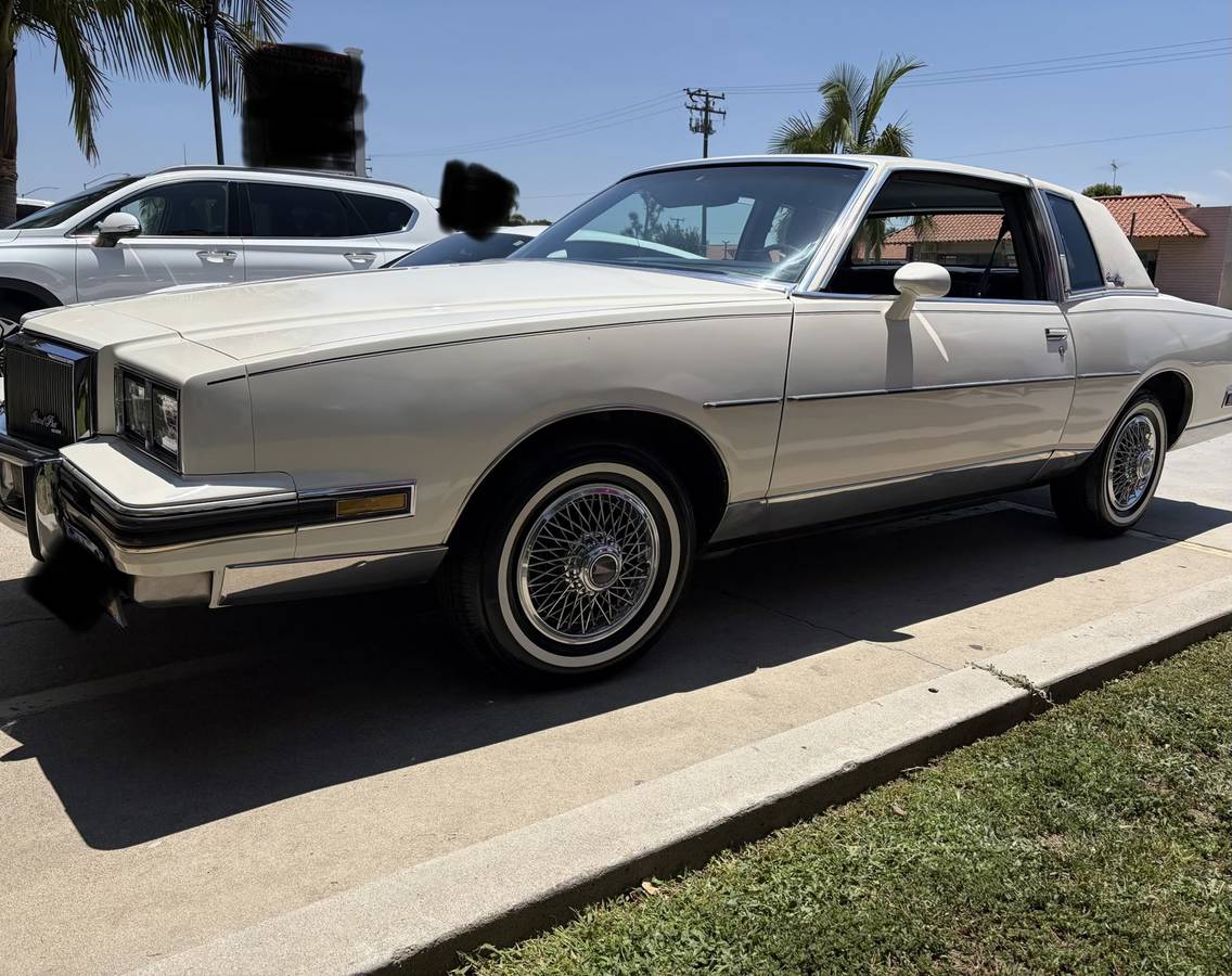 Pontiac-Grand-prix-brougham-1983-white
