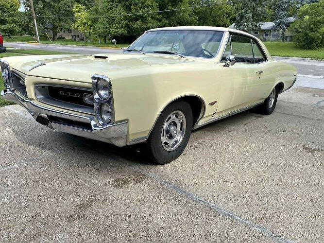 Pontiac-Gto-1966-Yellow-Black