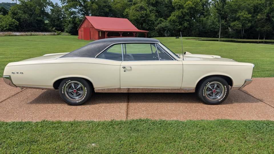 Pontiac-Gto-1967-white