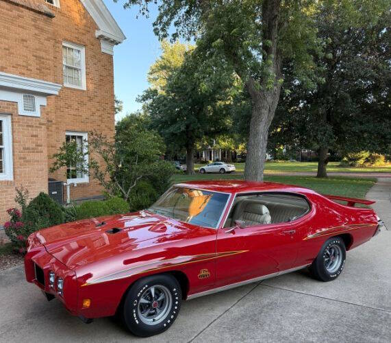 Pontiac-Gto-1970-Cardinal-Red-Sandalwood