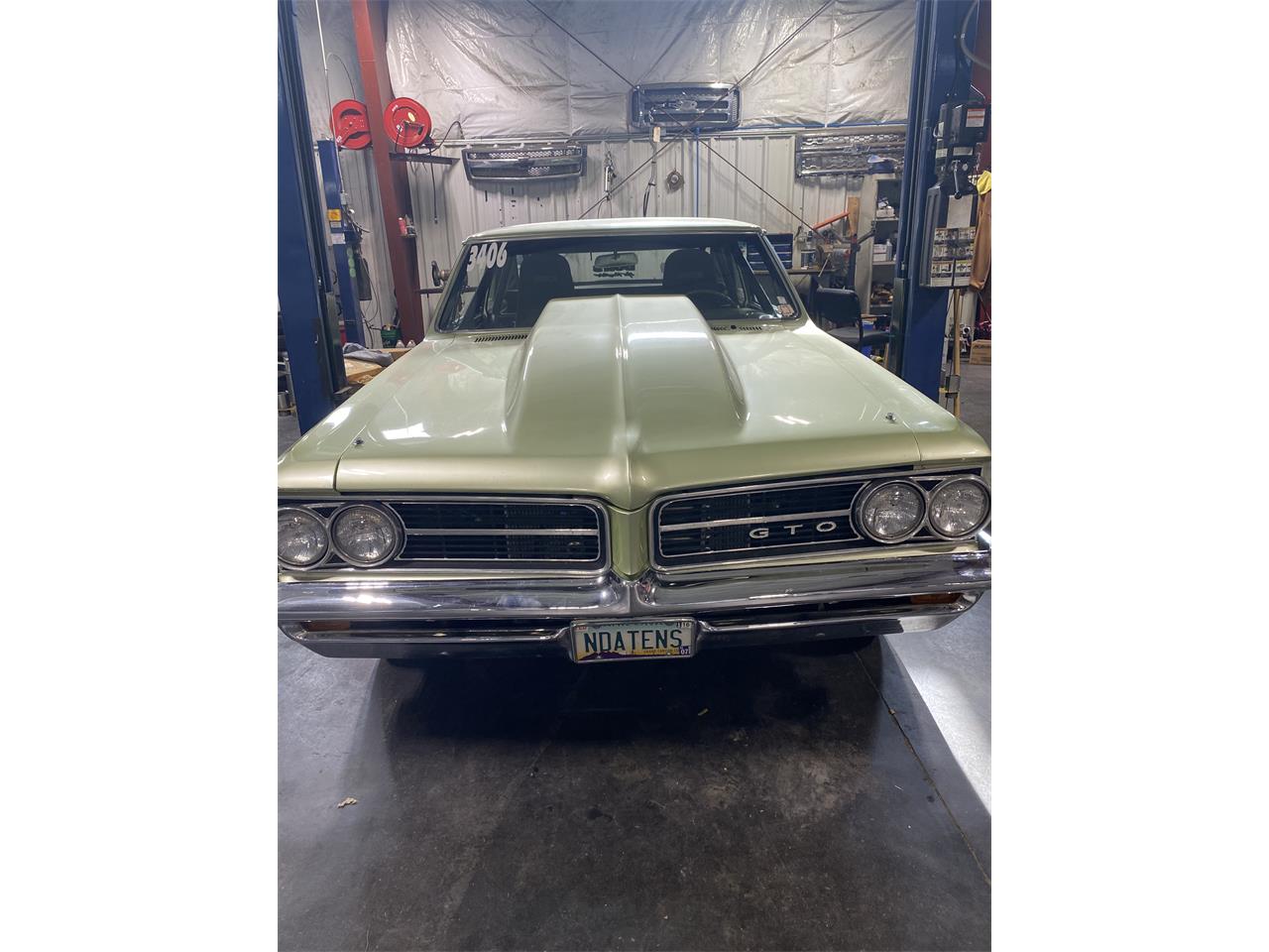 Pontiac-Gto-restomod-1964-WINTER-GREEN-Black