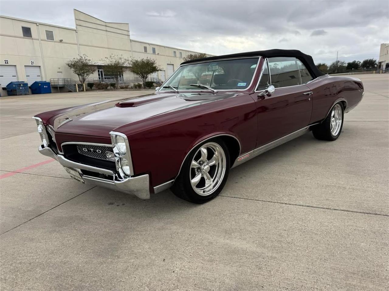 Pontiac-Gto-restomod-1967-Red-Velvet-Metallic-Black