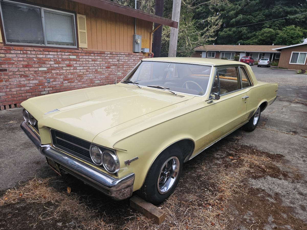 Pontiac-Lemans-1964-yellow