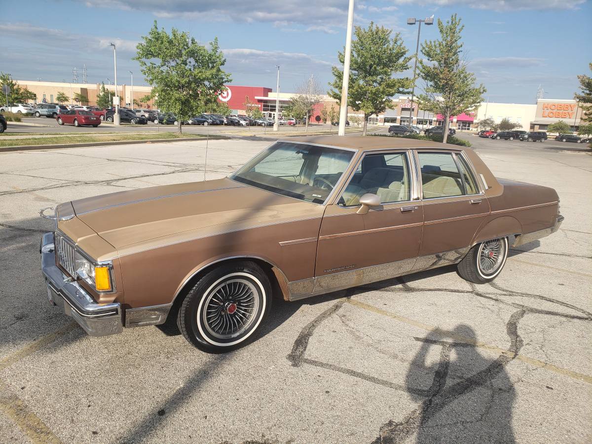 Pontiac-Parisienne-1986-Brown