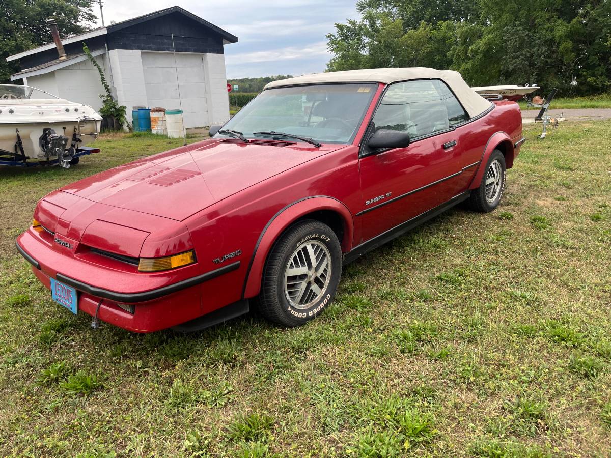 Pontiac-Sunbird-gt-1988-red