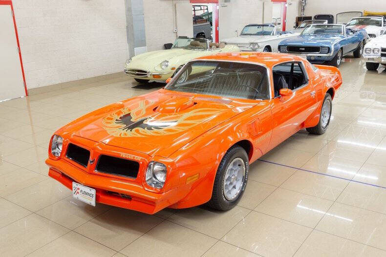Pontiac-Trans-am-1976-Carousel-Red-Black-Buckets