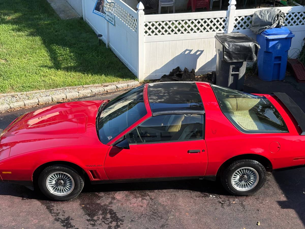 Pontiac-Trans-am-1983