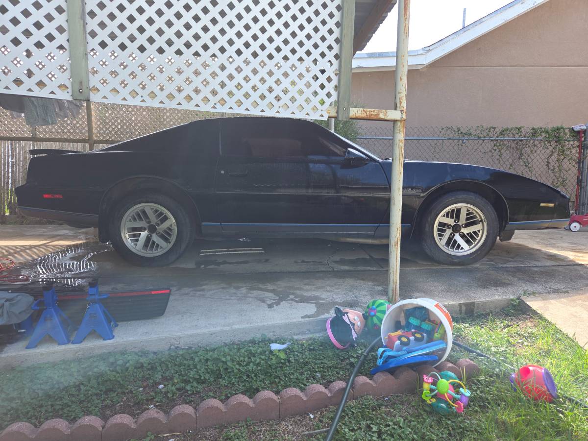 Pontiac-Trans-am-1983-black
