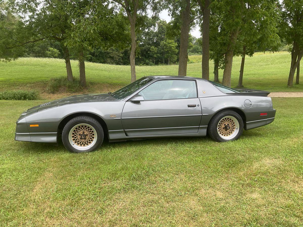 Pontiac-Trans-am-gta-1987-grey