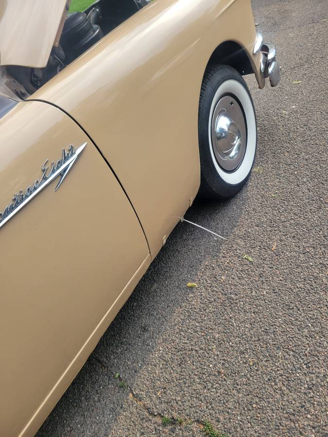 Pontiac-Wagon-4-dr-1951-white