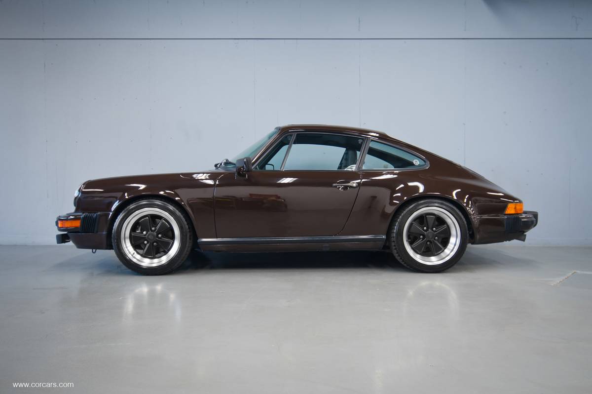 Porsche-911-1982-brown
