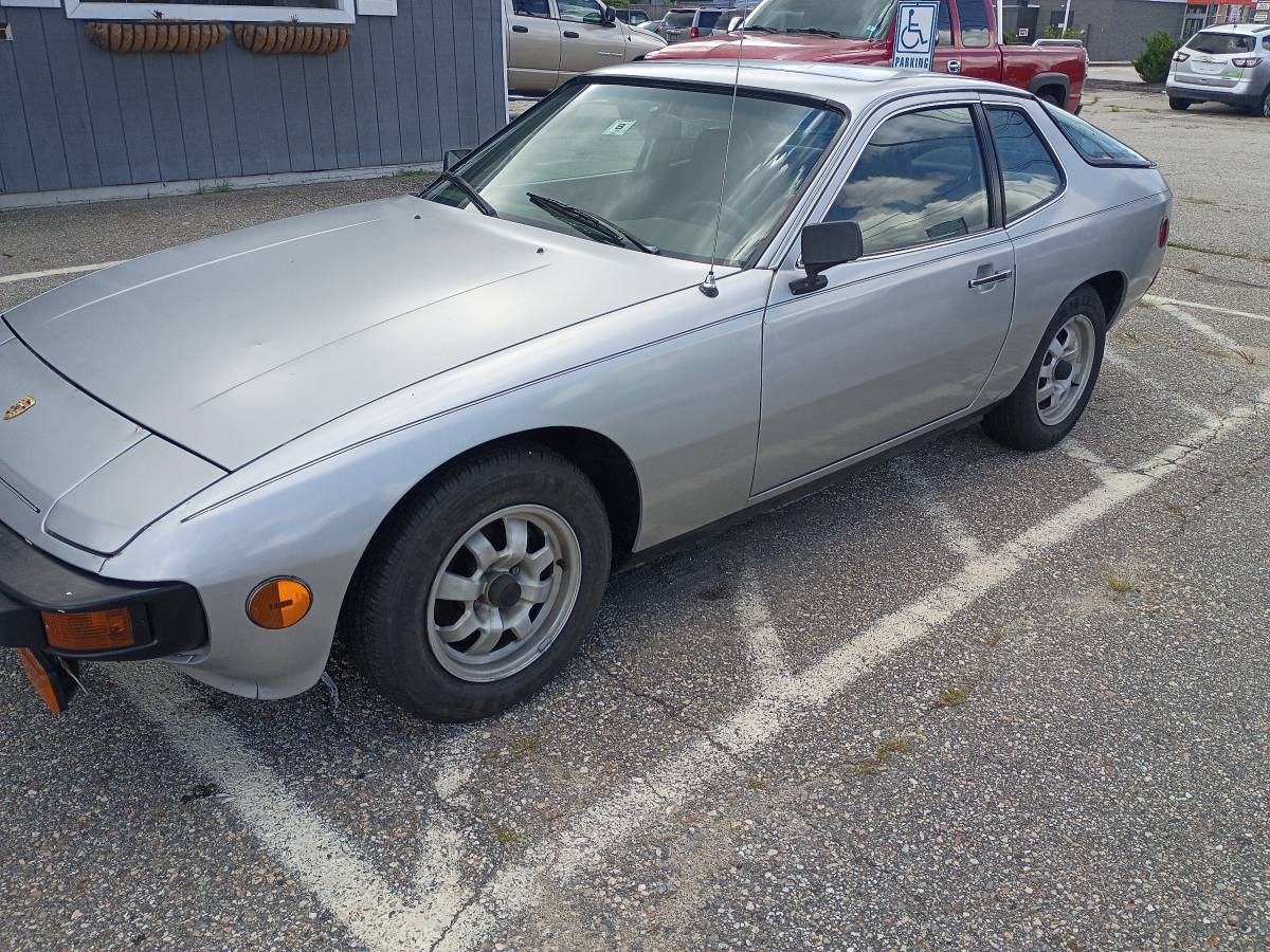 Porsche-924-1977-Gray