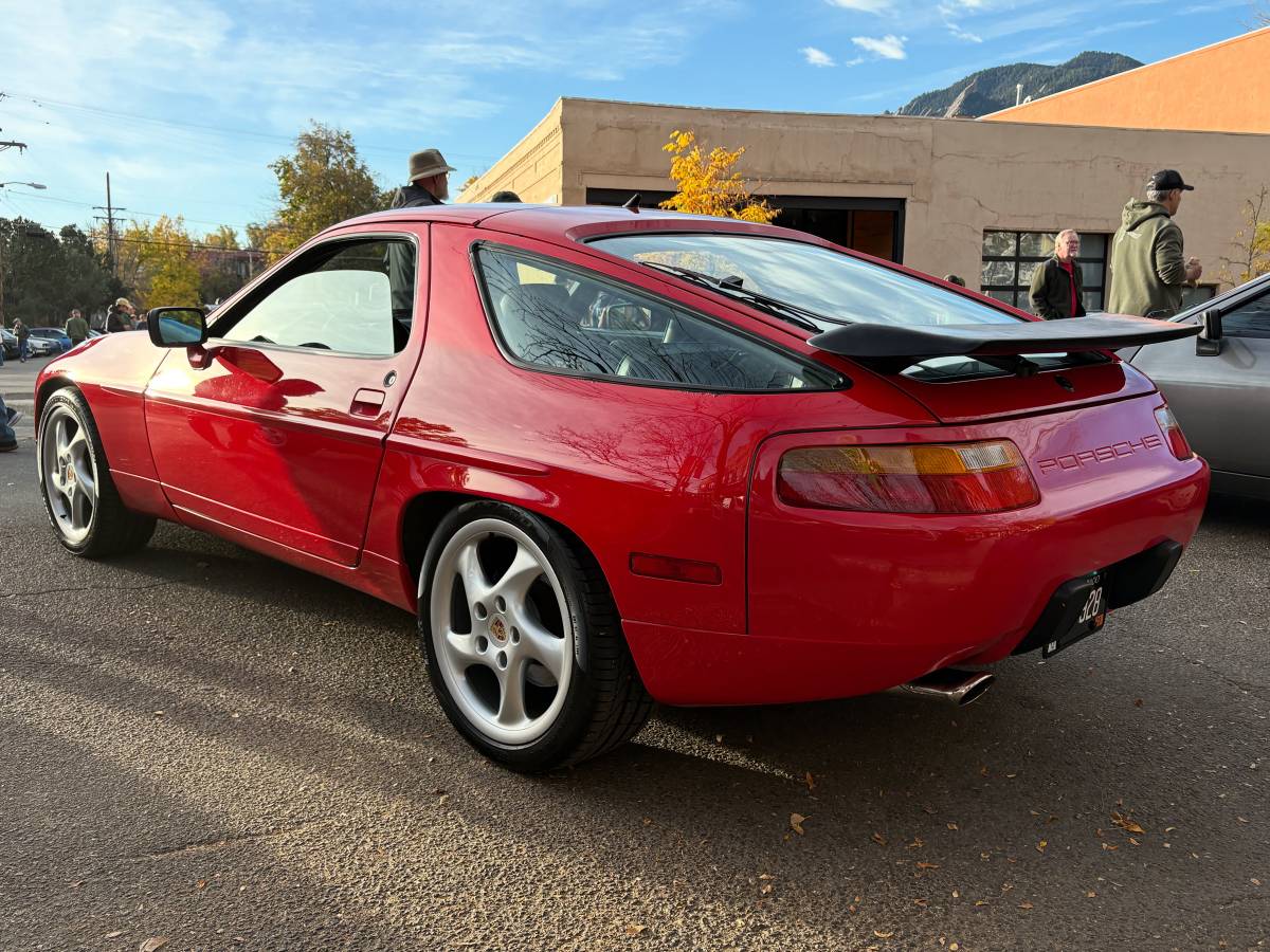 Porsche-928-1989-red Porsche-928-1989-red
