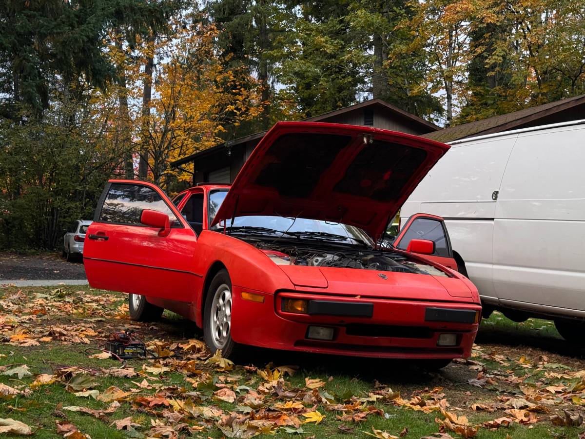 Porsche-944-1984-red