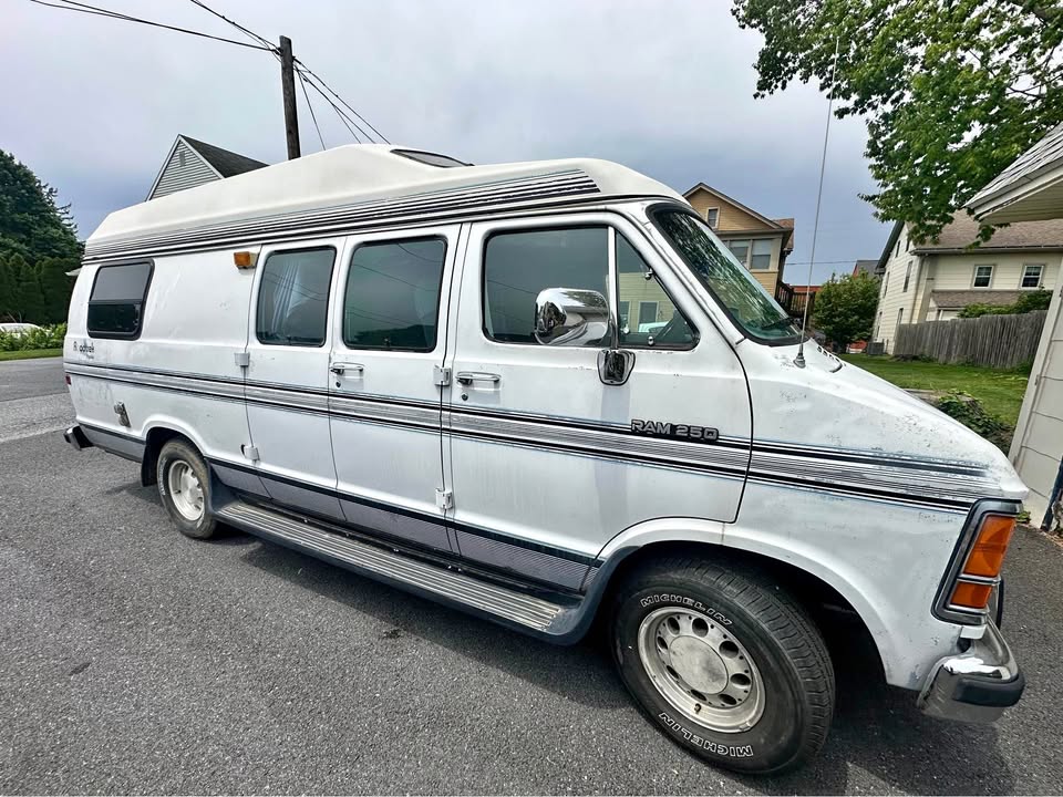 Roadtrek-Dodge-b250-1991