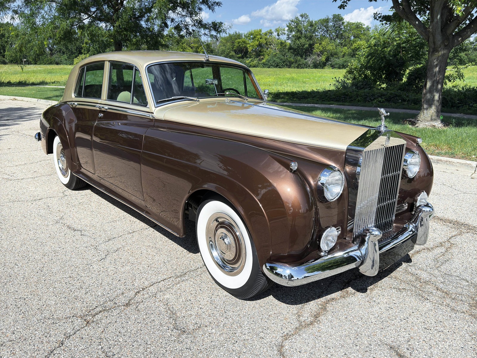Rolls-Royce-Silver-Cloud-1959-Beige-Connolly-hides