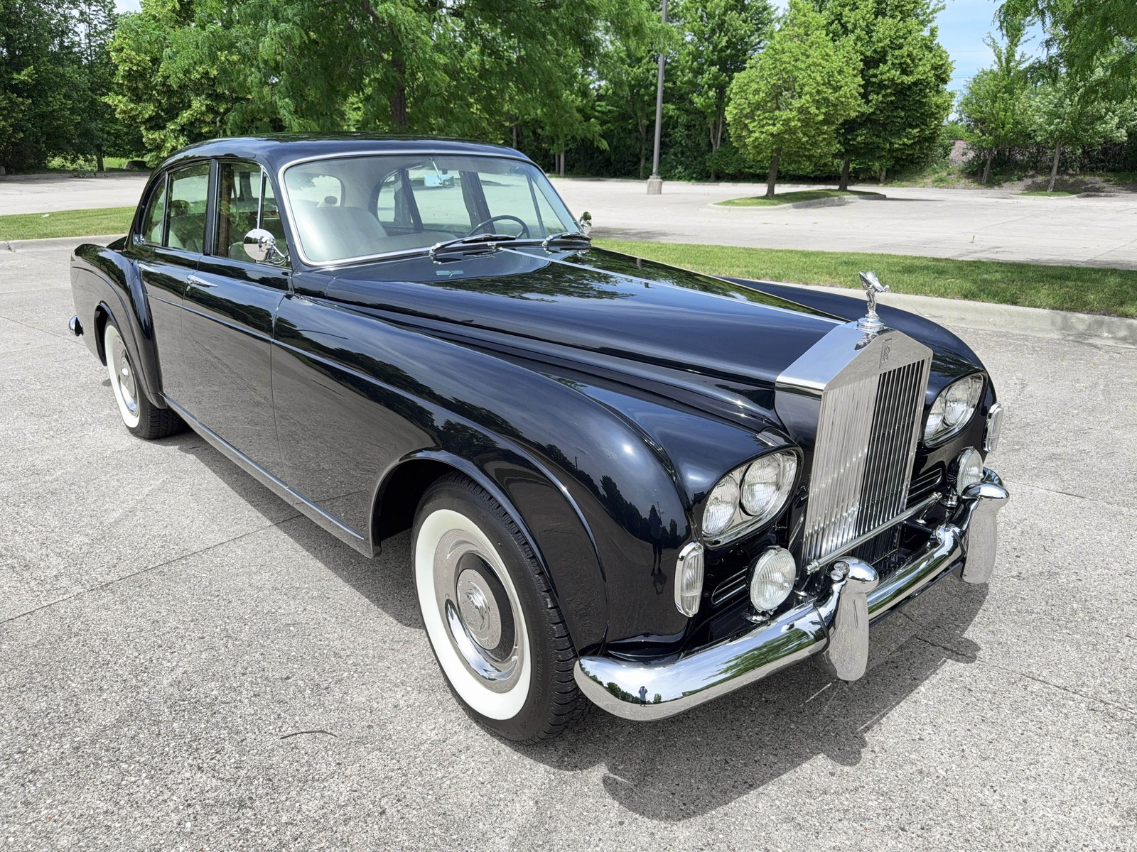 Rolls-Royce-Silver-Cloud-III-1965-Saloon-cream-leather
