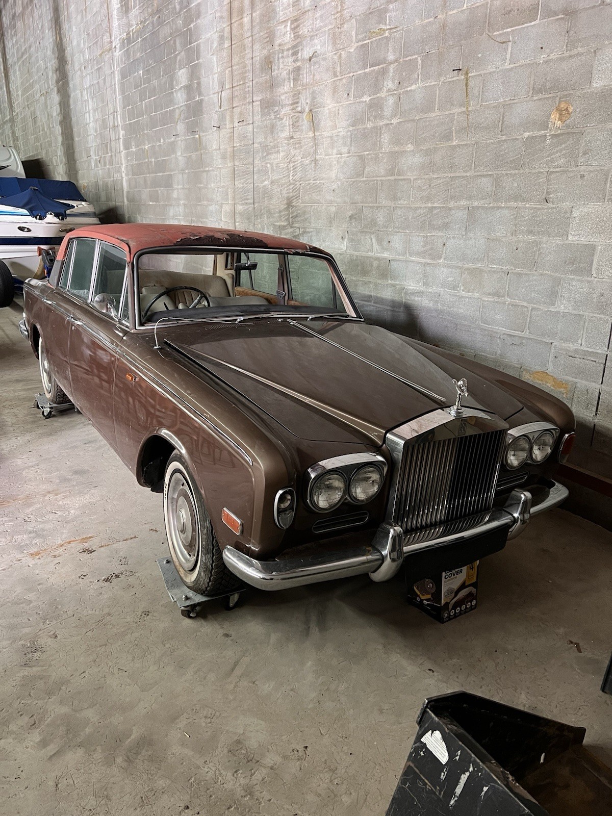 Rolls-Royce-Silver-Shadow-1968-Brown