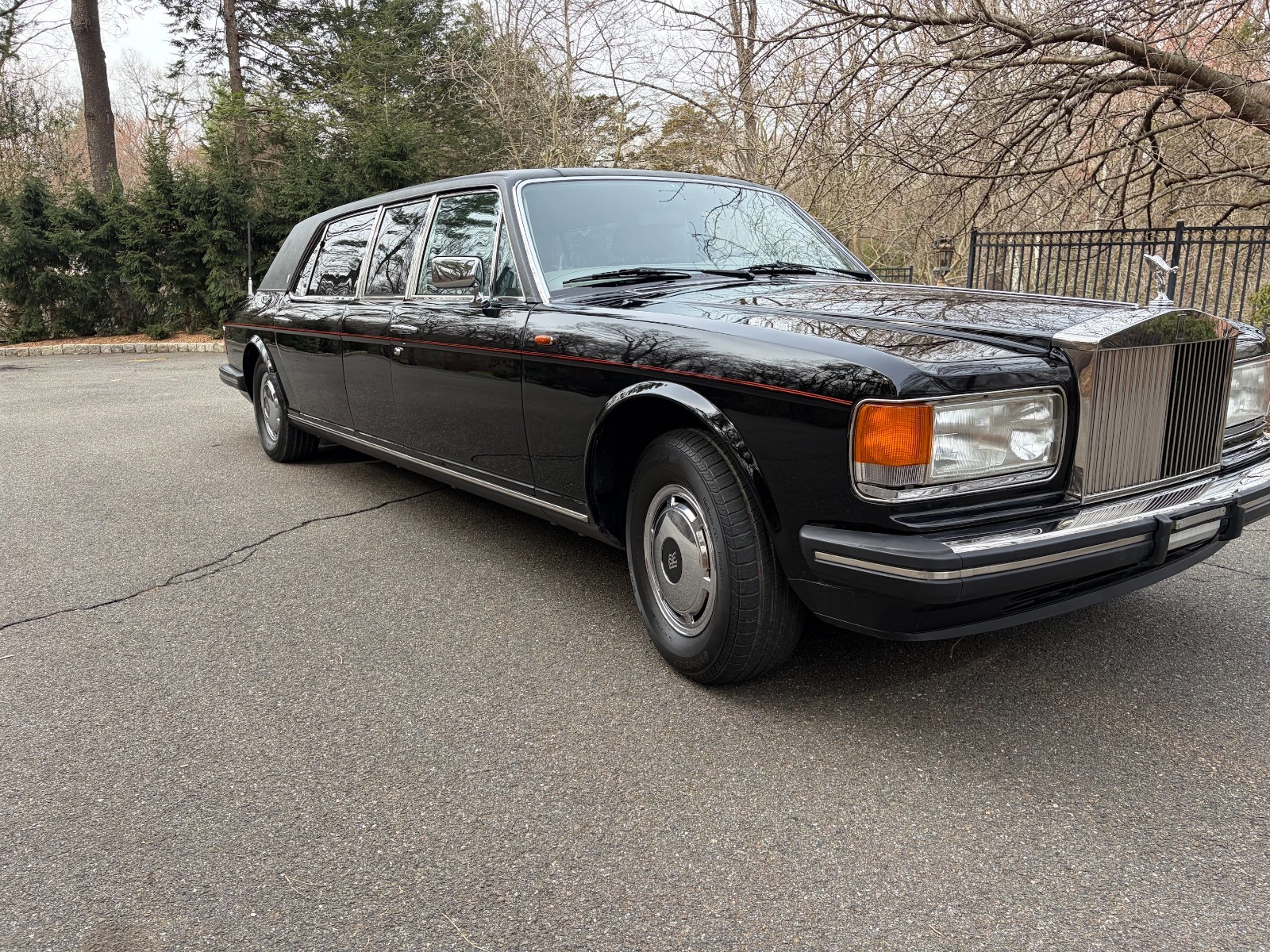 Rolls-Royce-Silver-SpiritSpurDawn-1989-Limousine-Gray