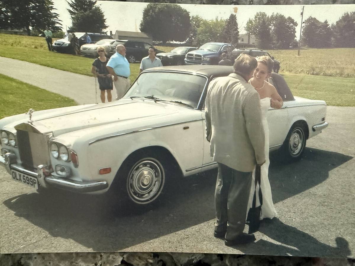 Rolls-royce-sedan-1976-Yellow