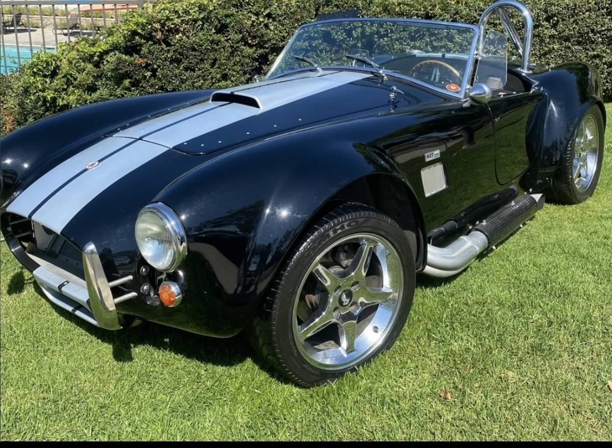 Shelby-Cobra-replica-1965-black