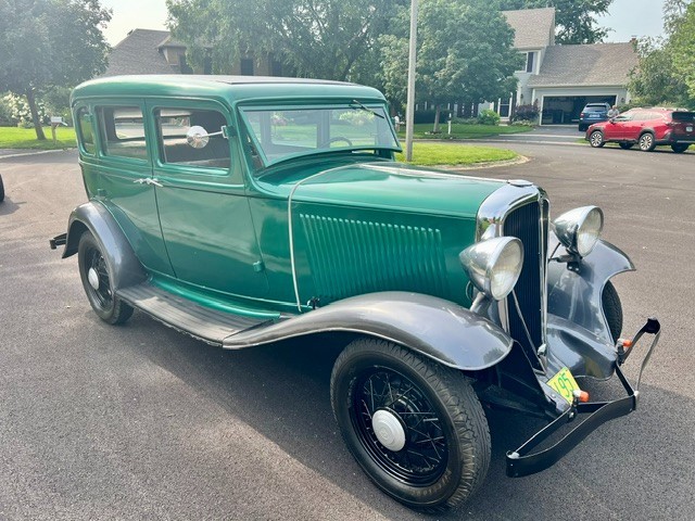 Studebaker-1932-Sedan-Gray