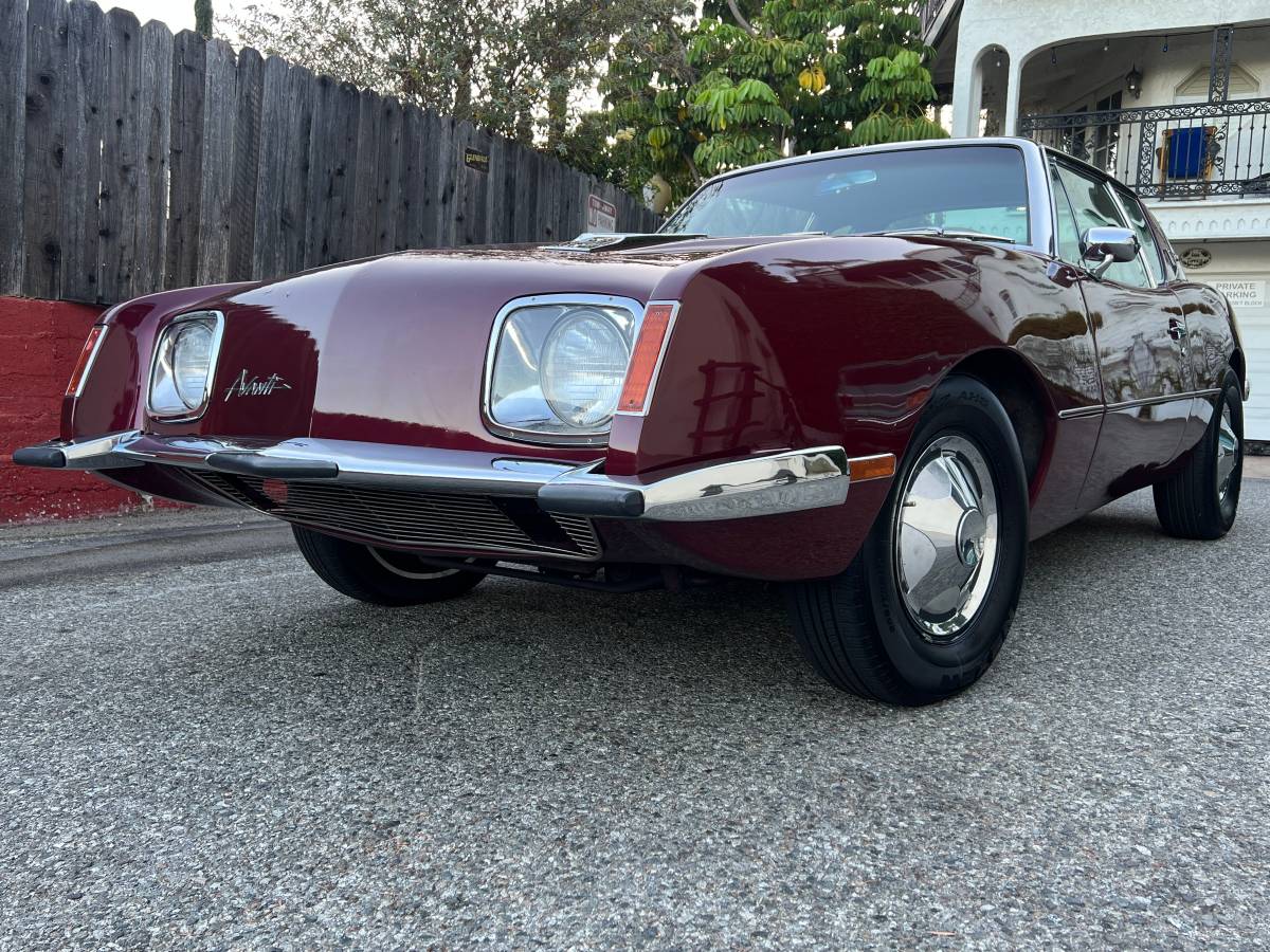 Studebaker-Avanti-1976