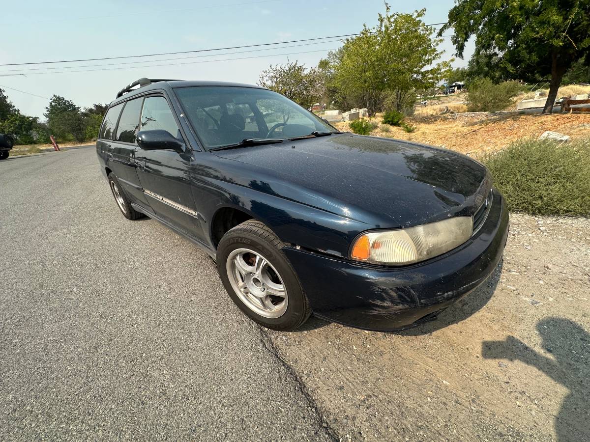 Subaru-Legacy-wagon-1996-blue