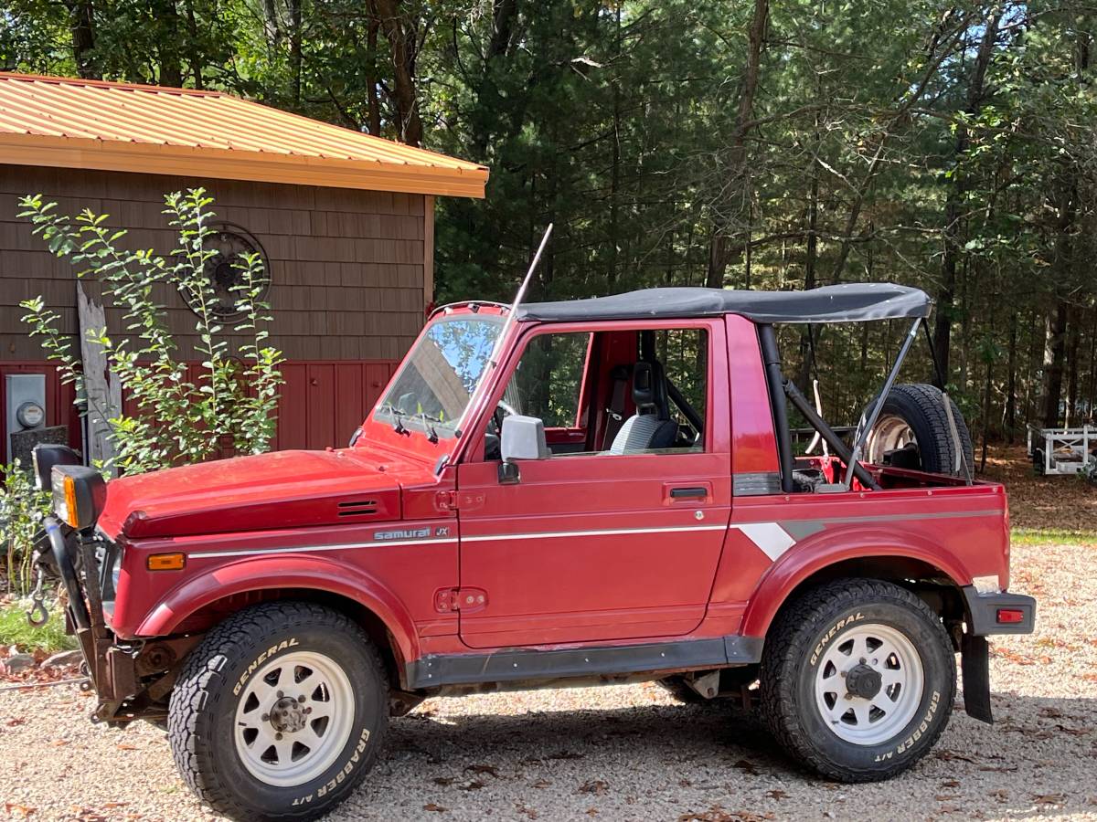 Suzuki-samuai-1988-red